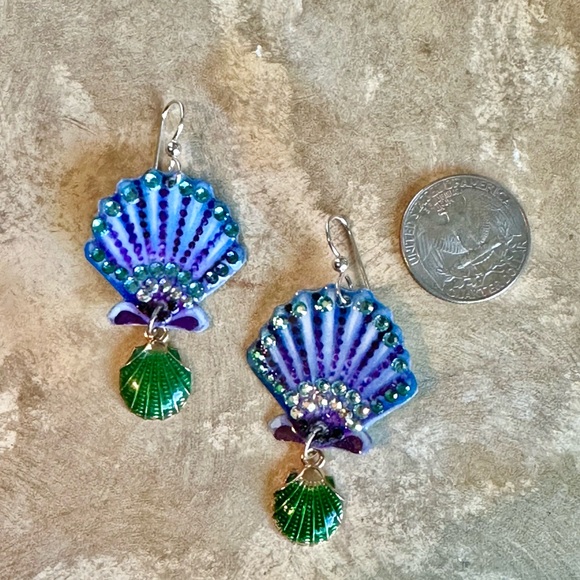 Scallop shell handpainted earrings w crystal and charm sterling wire OOAK - Picture 6 of 6